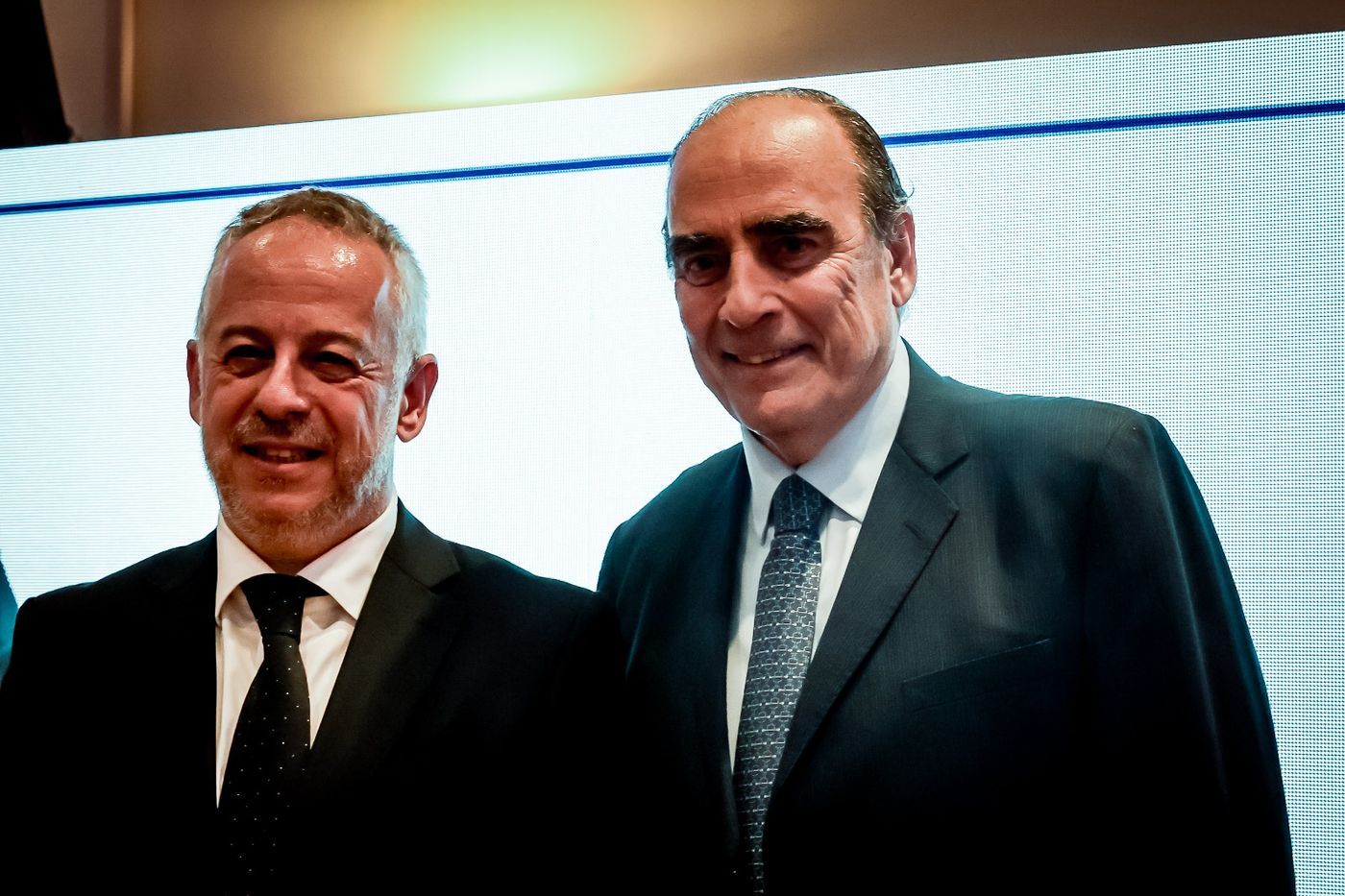 ADEPA reivindicó el valor de los medios y el periodismo ante referentes del oficialismo y la oposición. En la foto, Martín Etchevers junto a Guillermo Francos.