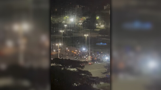 caravana de motos, ruido insoportable y quejas de vecinos hartos en la zona de plaza moreno
