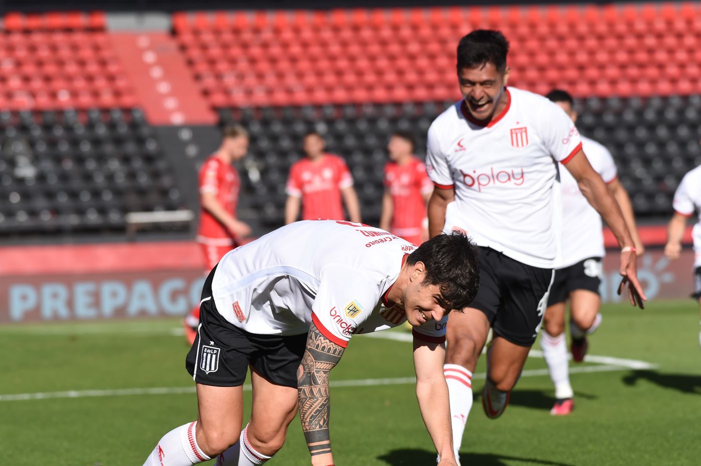 Estudiantes Huracán Muñoz festejo.JPG