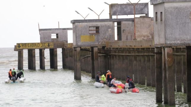 los dos pescadores encontrados contaron como se hundio el bote en el rio de la plata