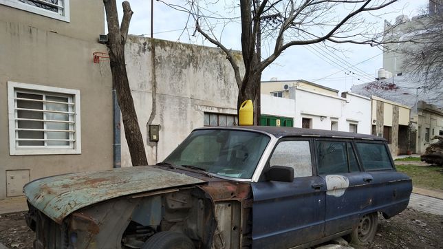 remueven mas de 100 autos abandonados en la calle