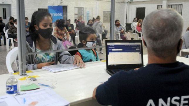 bono extra de $7.000 de la anses: ¿a quienes alcanza y como hacer para cobrarlo?
