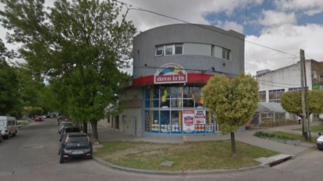 por tercera vez en el ano, robaron una pintureria de la loma y amenazaron a los empleados