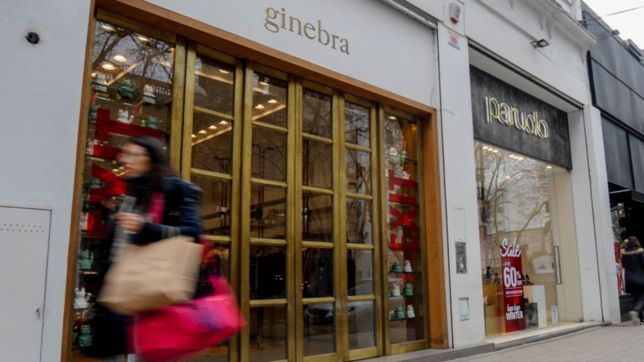 en medio del paro, el banco provincia ofrece descuentos en indumentaria por el dia del maestro