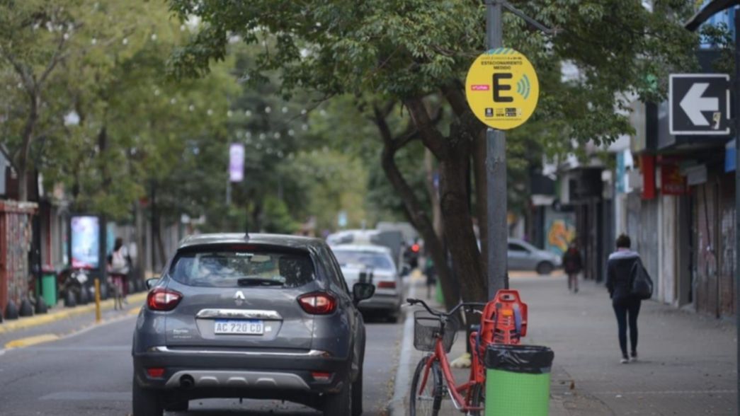 ¿Cuándo arranca el estacionamiento medido en el centro comercial de City Bell?