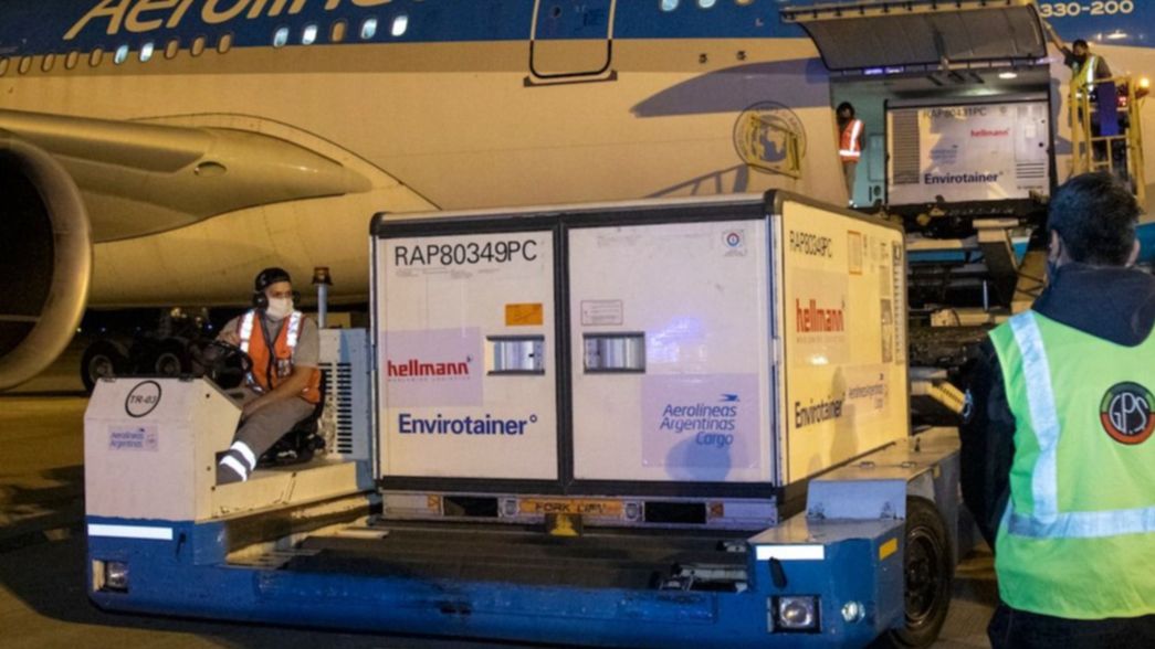 Llegó un nuevo vuelo de Aerolíneas Aerolineas con más de 760 mil dosis de Sinopharm