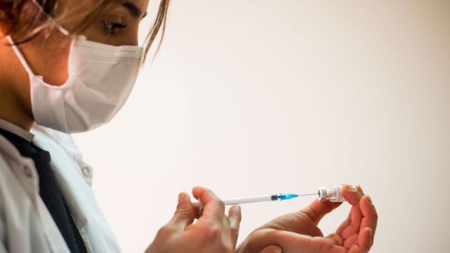 solo 107 mil platenses se dieron mas de dos dosis contra el covid