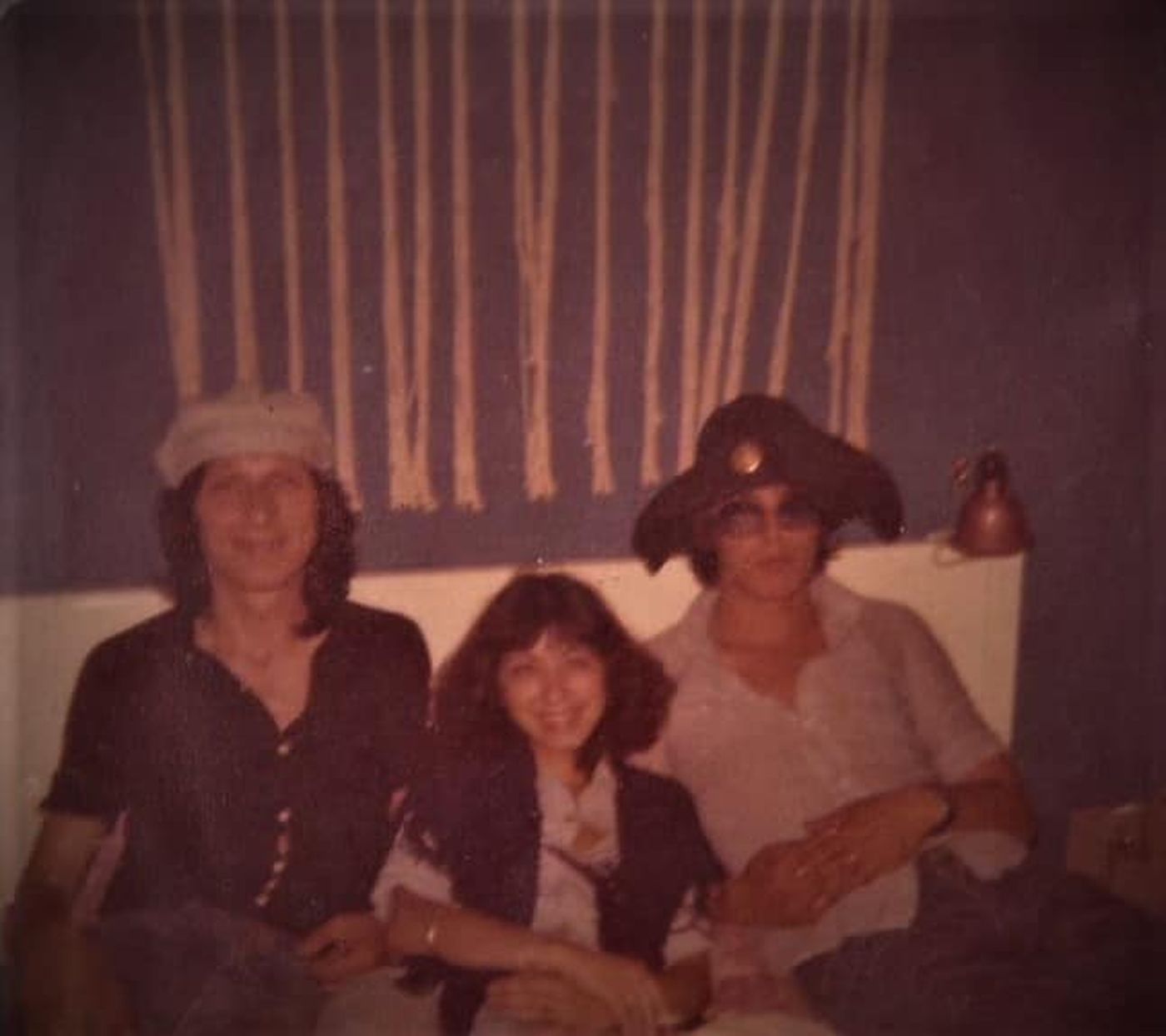 Liliana Muñoz en el centro, con Adrián Carrizo y Jorge. 