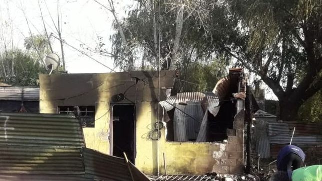cuatro familias perdieron todo por un feroz incendio en altos de san lorenzo