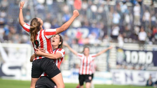 una futbolista de estudiantes se calza la celeste y blanca con la seleccion sub 20