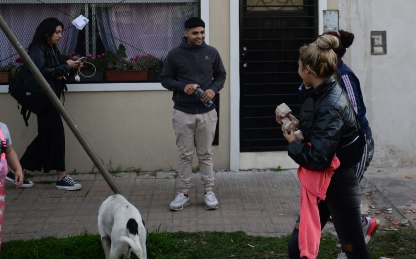 WhatsApp Image 2023-08-09 at 18.46.39 - Morena Domínguez, Morena Domínguez Lanús, Morena Domínguez Infarto, ´Protesta en Lanús por la muerte de Morena Domínguez, Tensión en comisaría de Lanús por la muerte de Morena Dominguez,
