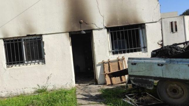 un incendio destruyo la casa de una familia en la plata, perdio todo y pide ayuda