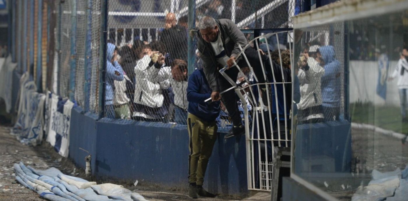 Represión en El Bosque Gimnasia