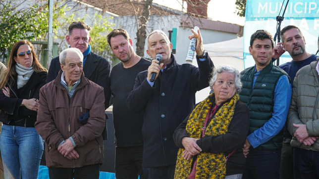 altos de san lorenzo celebro sus 32 anos con musica, baile y la presencia del intendente julio alak