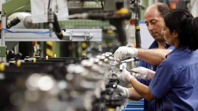 el gobierno confirmo que analiza dar un bono de fin de ano a trabajadores en blanco