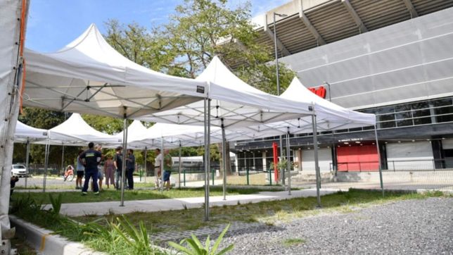 con 50 camas, asi es el hospital de campana que arman estudiantes y la municipalidad en uno