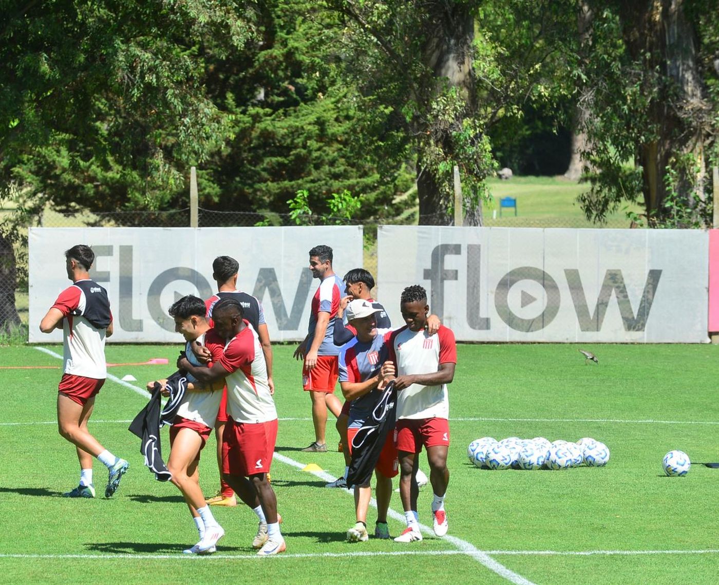 Entrenamiento Estudiantes pretemporada Cetré Altamirano Manyoma.jpeg