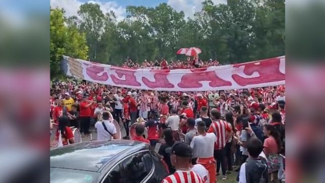 musica, banderas y carnaval albirrojo: asi despidieron al plantel pincha en city bell
