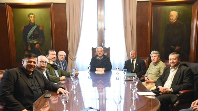 julio alak recibio a pastores evangelicos de la plata y acordo fortalecer la asistencia social