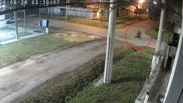 ladrones intentaron entrar en una casa de la plata, el dueno los echo a los tiros y todo quedo filmado ladrones intentaron entrar en una casa de la plata, el dueno los echo a los tiros y todo quedo filmado