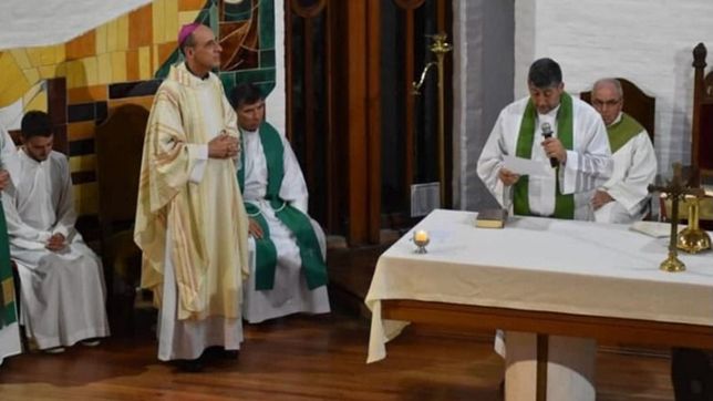 ¿quien es el cura que reemplazo a eduardo lorenzo en la parroquia de gonnet?