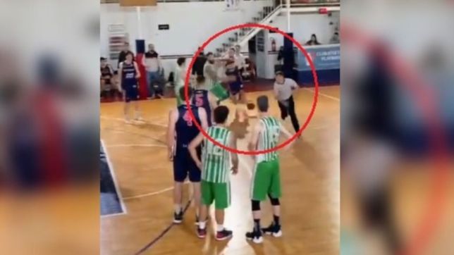 video: pelea y corridas en un partido de basquet en la plata