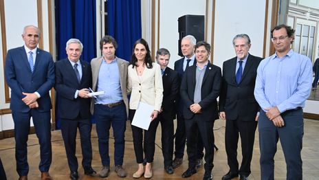 Kicillof participó de un acto en la UNLP en homenaje a los jueces del juicio a las juntas militares