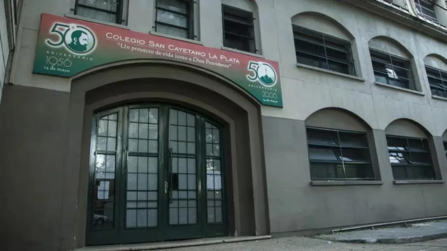 el comunicado del colegio san cayetano, donde un alumno truco fotos de companeras para mostrarlas desnudas