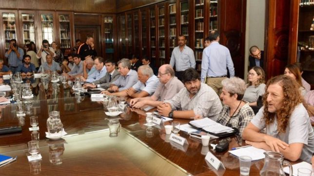 la provincia confirmo que no aumentara el salario de los estatales ?en lo inmediato?