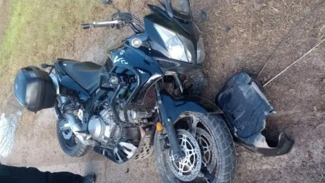 un motociclista de berisso choco contra un auto y murio