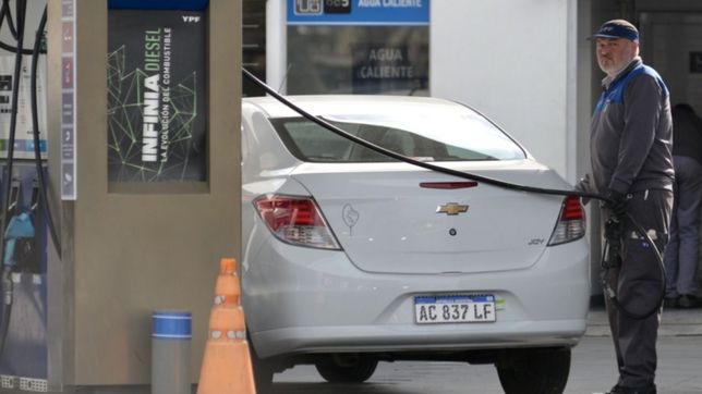 el gobierno posterga hasta el mediados de marzo la suba en el impuesto a los combustibles
