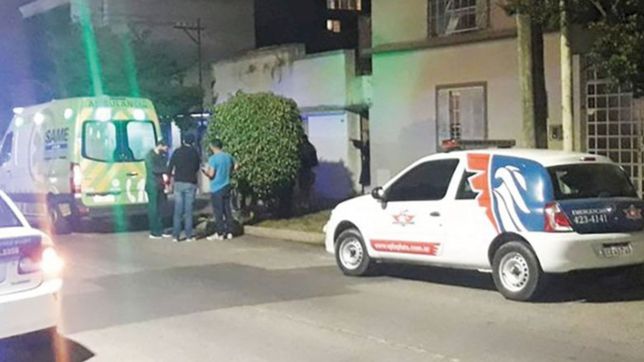 motochorros balearon a una mujer y la golpearon brutalmente en la puerta de su casa