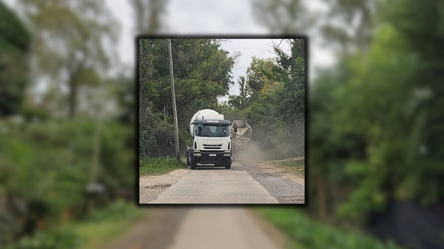 vecinos denuncian que los camiones de una obra en un barrio cerrado les impiden llegar a sus casas