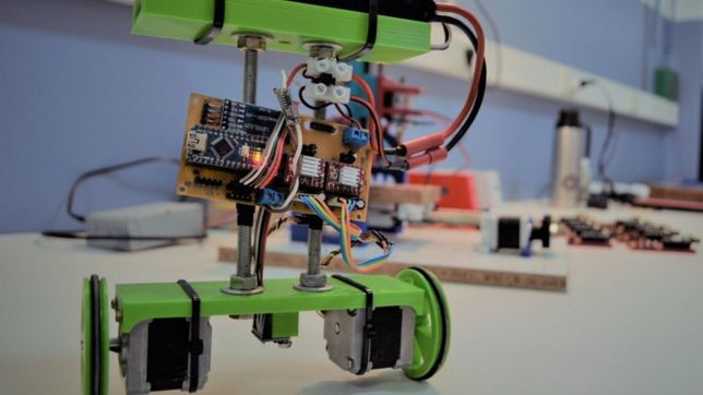 ingenieros de la unlp recorren escuelas tecnicas de la region con talleres de robotica