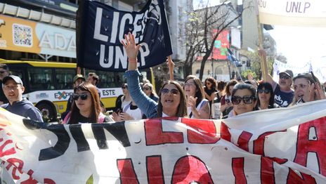 Tras 5 días de protesta, los docentes universitarios analizan realizar más paros