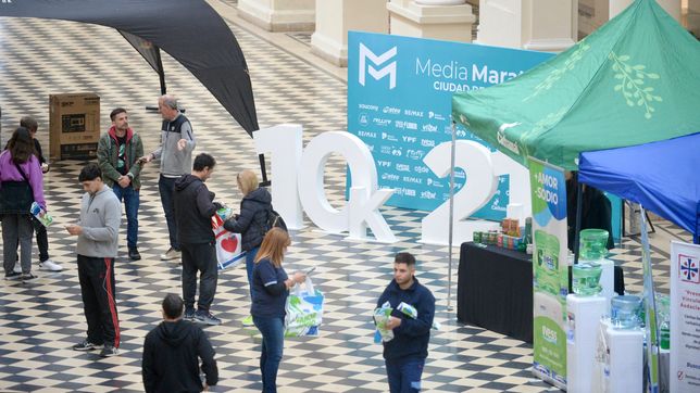 entregaron los kits de la media maraton la plata