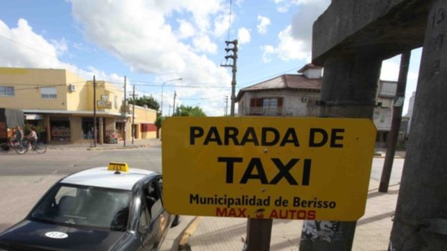 berisso: un pasajero no le quiso pagar, lo encerro en el auto y lo entrego a la policia