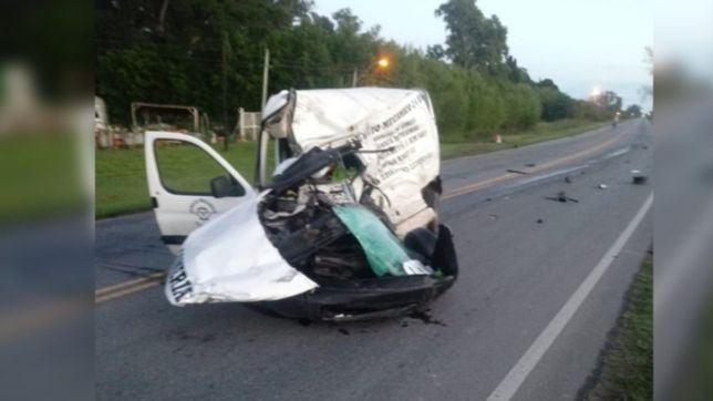 dos muertos en un tremendo choque entre una camioneta y un camion
