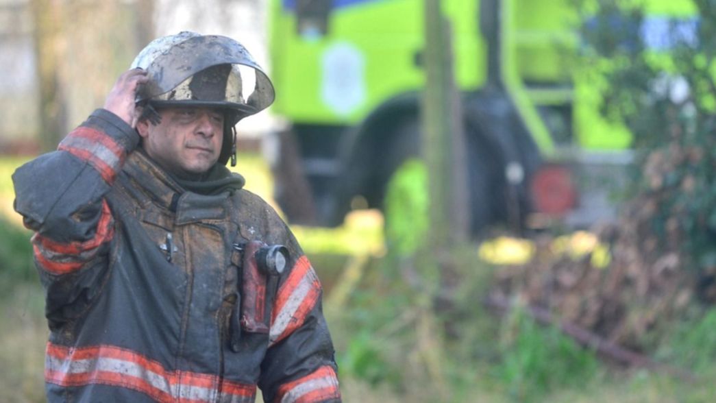 Dramático incendio en La Plata: vecinos salvaron a un joven en silla de ruedas