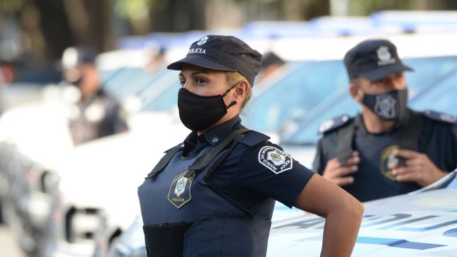 un grupo comando encerro a un matrimonio platense en el bano y le robo mas de $2 millones