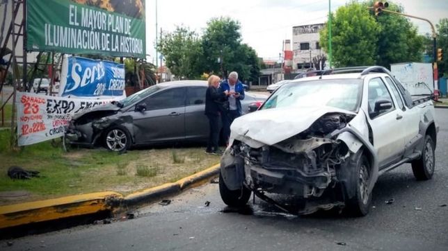 tremendo choque termino con dos personas heridas en ensenada
