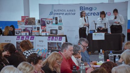 Más de 600 adultos mayores se reunieron para disfrutar de un bingo recreativo