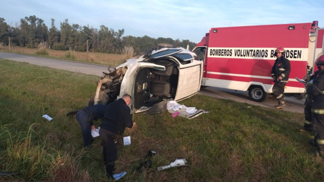 un joven preparador fisico murio tras volcar en la ruta que conecta la plata con brandsen