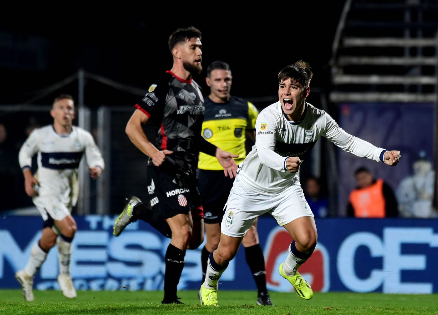 Gimnasia Barracas Central Domínguez gol.JPG