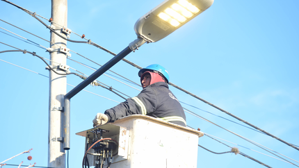 La Municipalidad avanza con el Plan de Alumbrado con nuevas luminarias LED en barrios