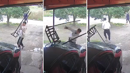 le rompieron el auto con un viejo bicicletero de hierro en medio de un violento ataque en los hornos le rompieron el auto con un viejo bicicletero de hierro en medio de un violento ataque en los hornos