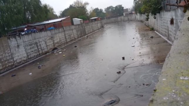 robaron una panaderia de la plata y huyeron corriendo por el arroyo del gato
