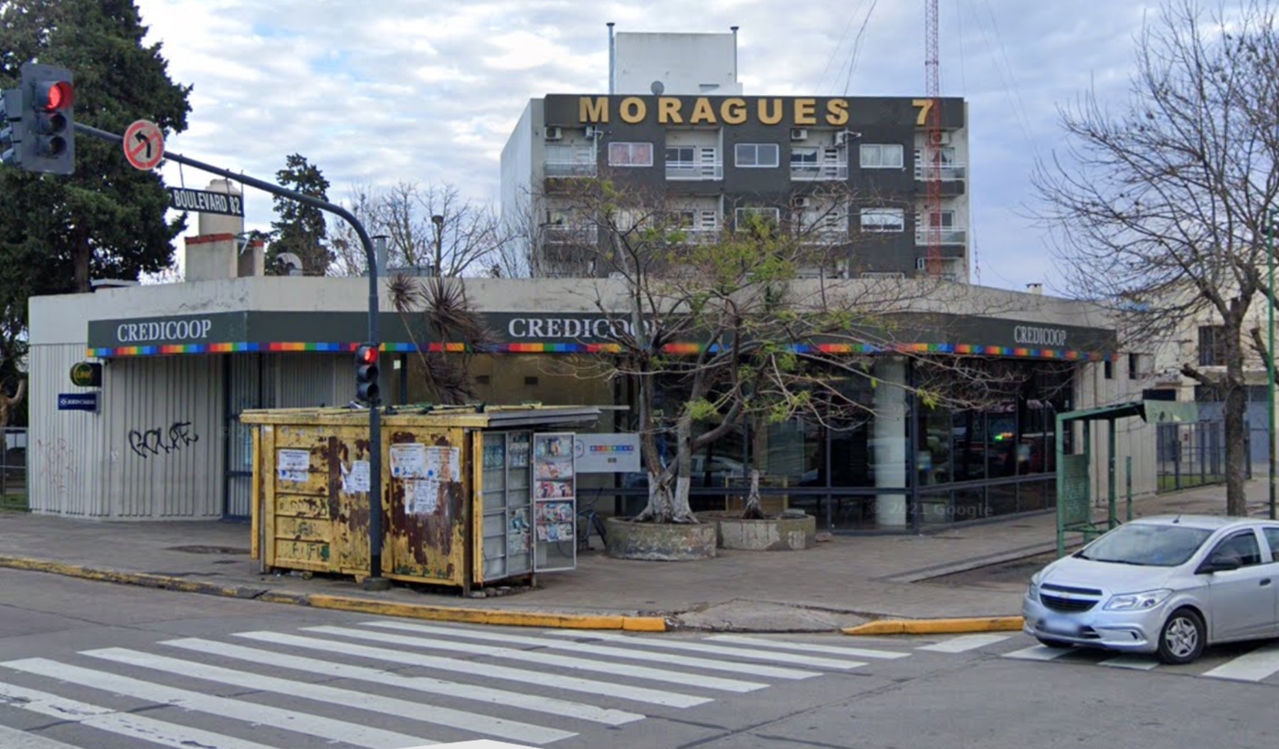 El Banco Credicop de La Plata donde ocurrió el asalto