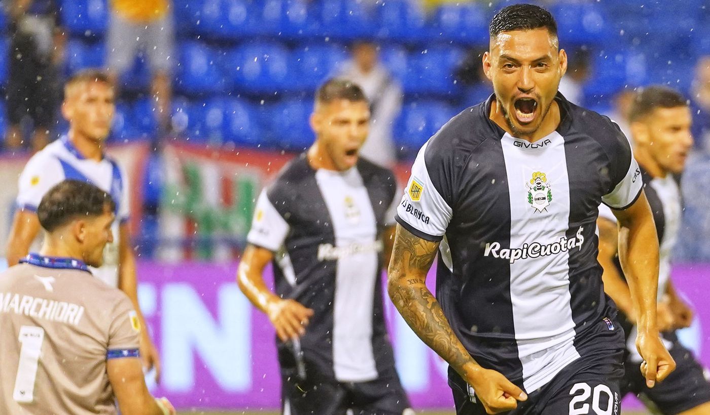 Festejo de gol Gimnasia Vélez Cabral.jpg