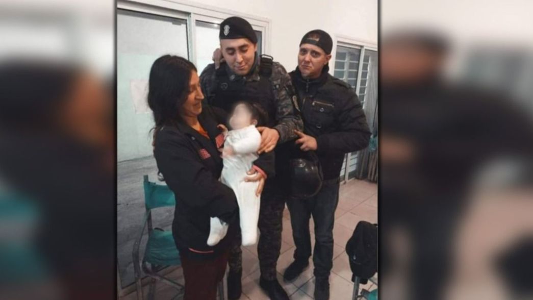 Se muere mi nena: policías salvaron a una beba de 8 meses que convulsionaba en La Plata